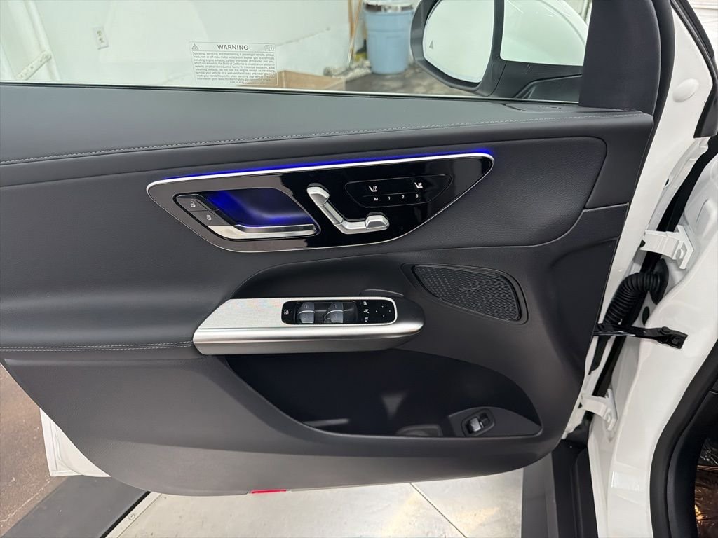 New 2026 Polar White Mercedes-Benz GLC 300 image 17