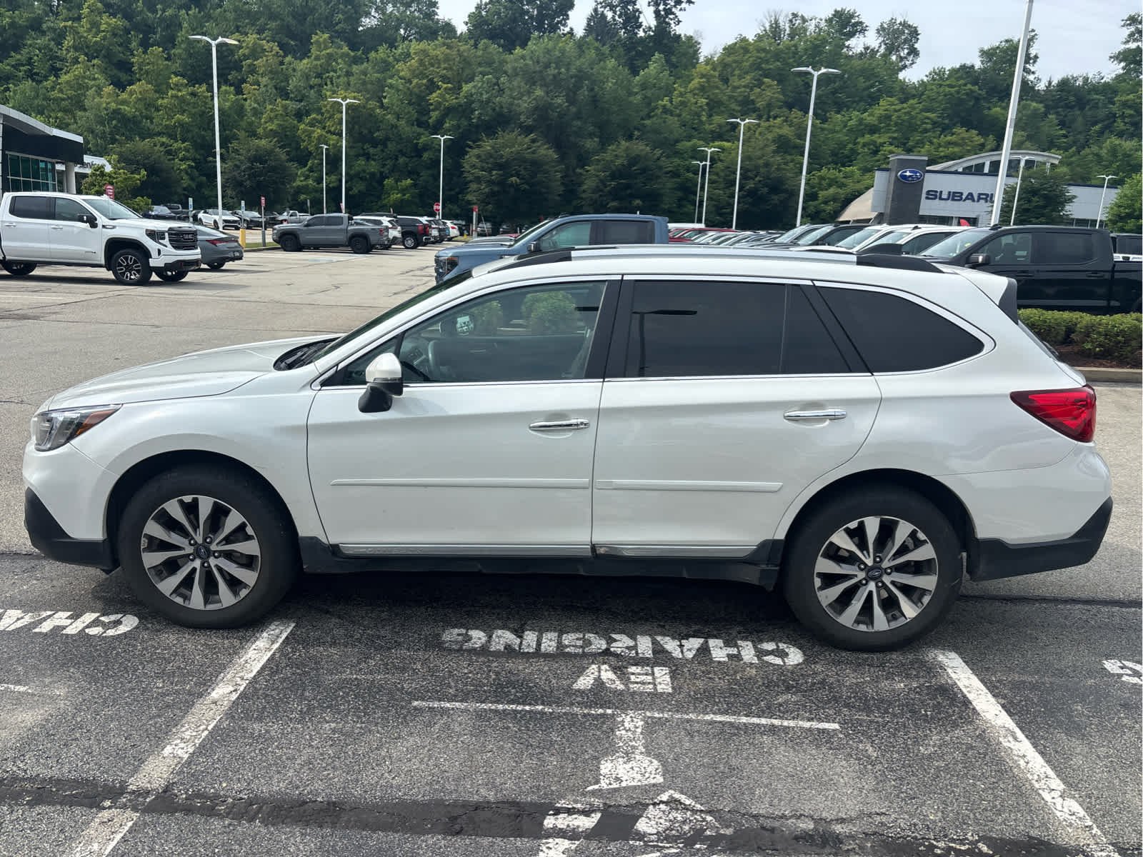 Used 2018 Crystal White Pearl Subaru Touring image 2
