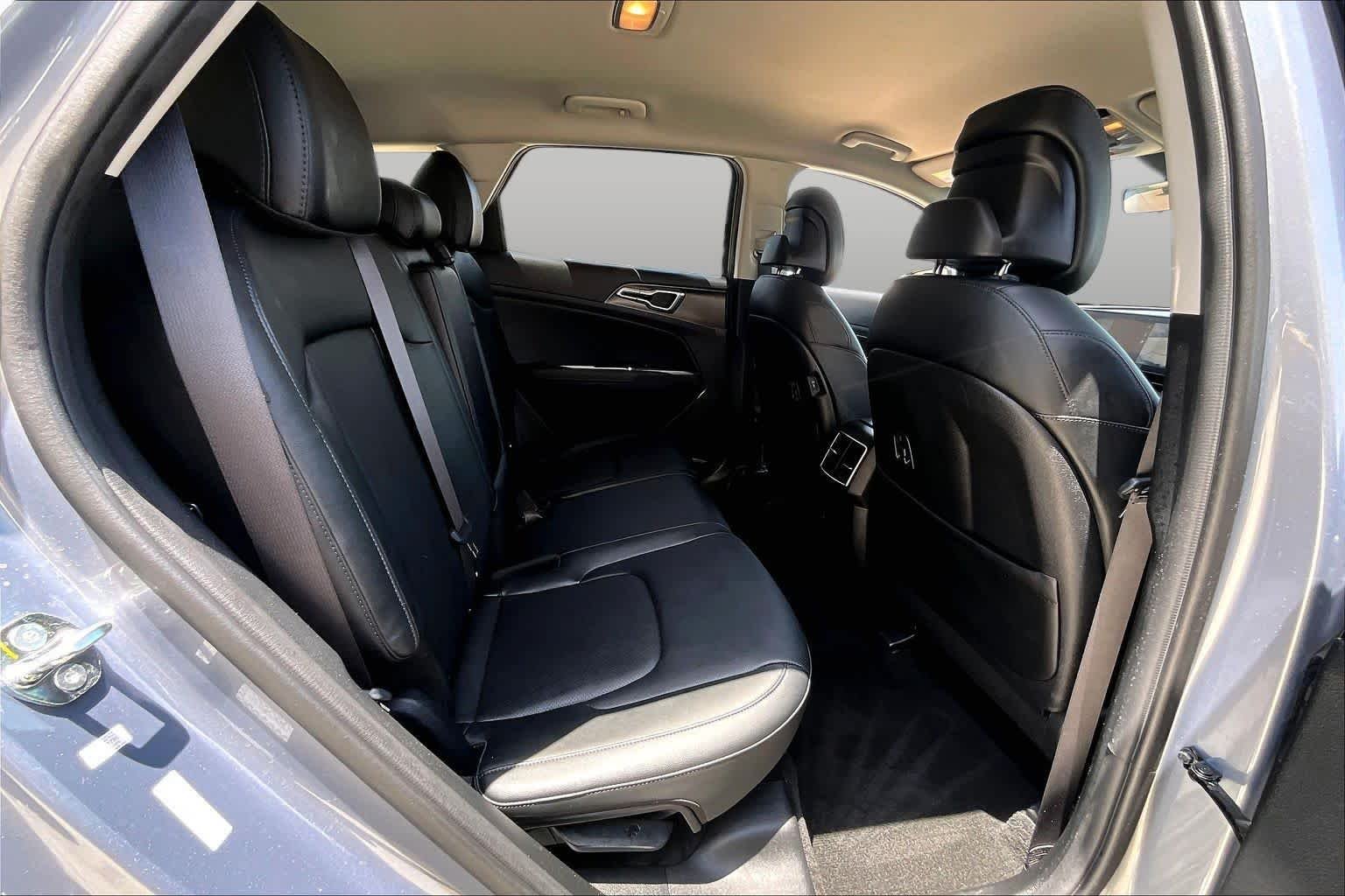 Used 2025 Everlasting Silver Kia EX image 20