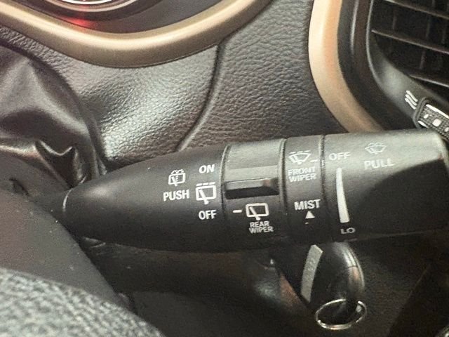 Used 2016 Silver Jeep Latitude image 19