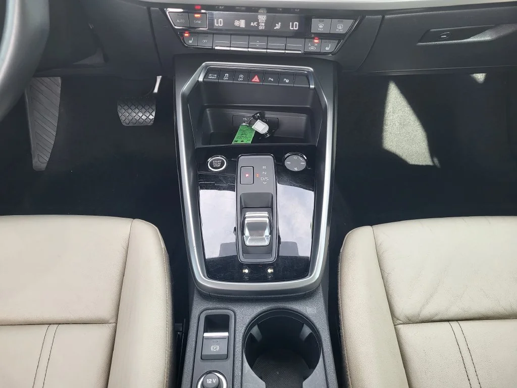 Used 2022 White Audi  image 23