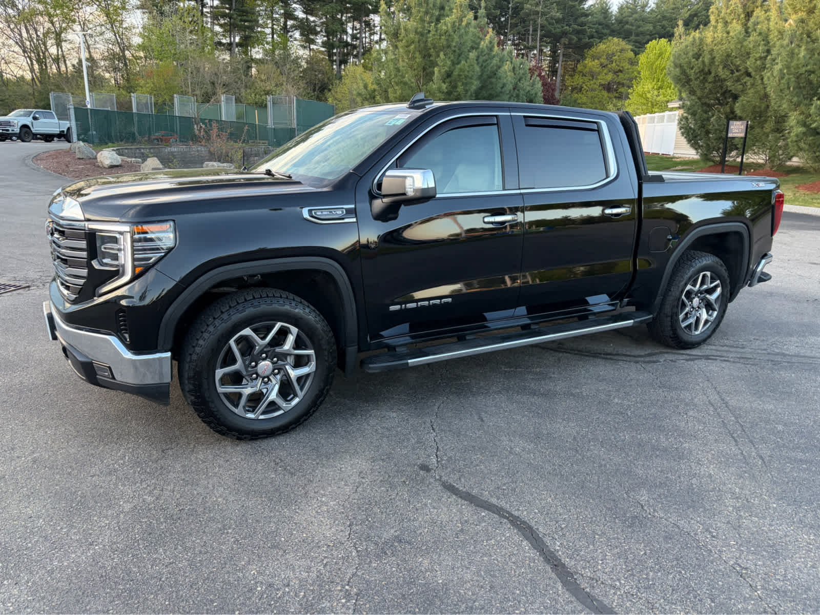 2025 GMC Sierra 4WD Crew Cab Short Box SLT's photo