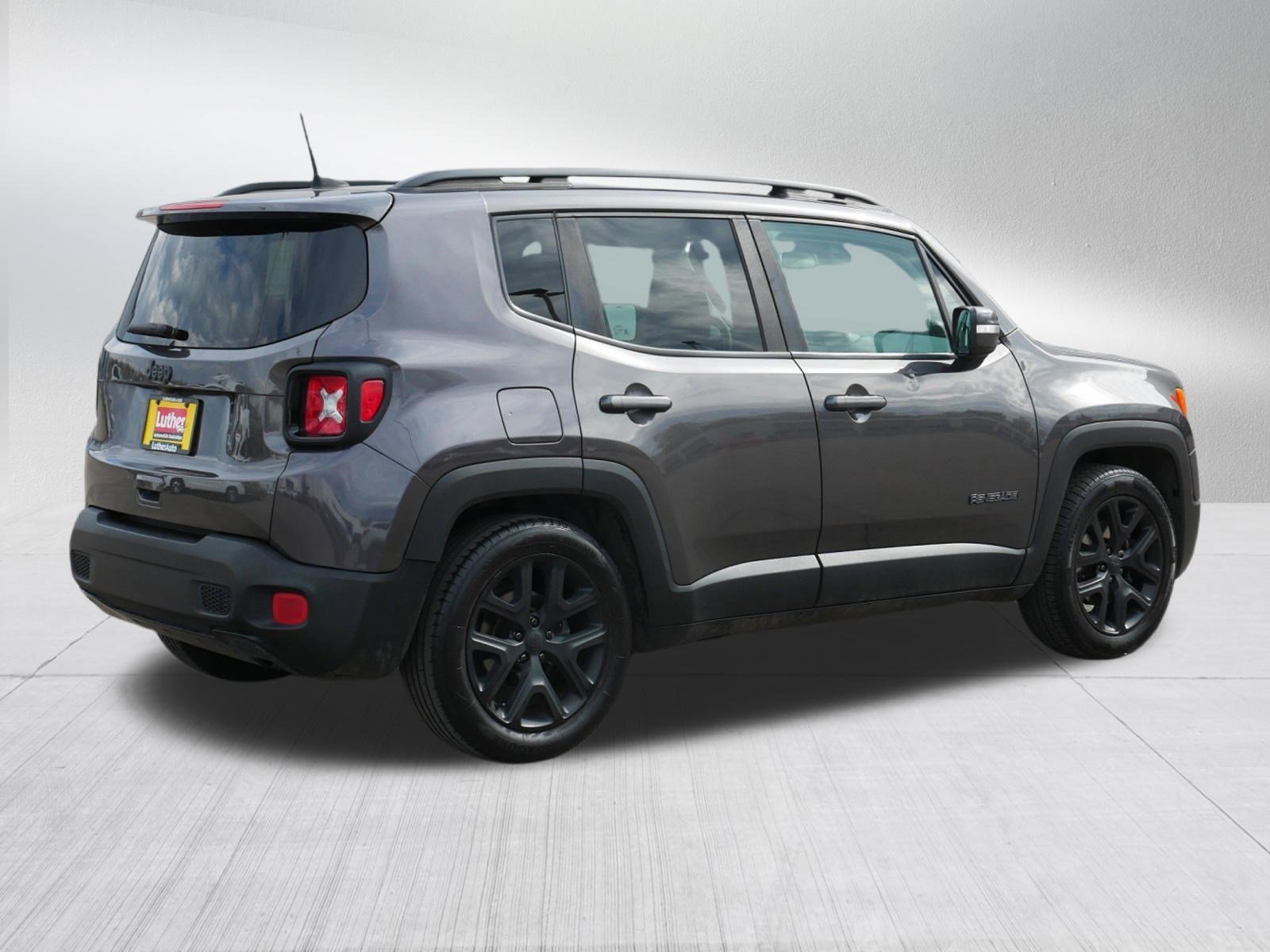 Used 2018 Granite Crystal Metallic Clearcoat Jeep Altitude image 7