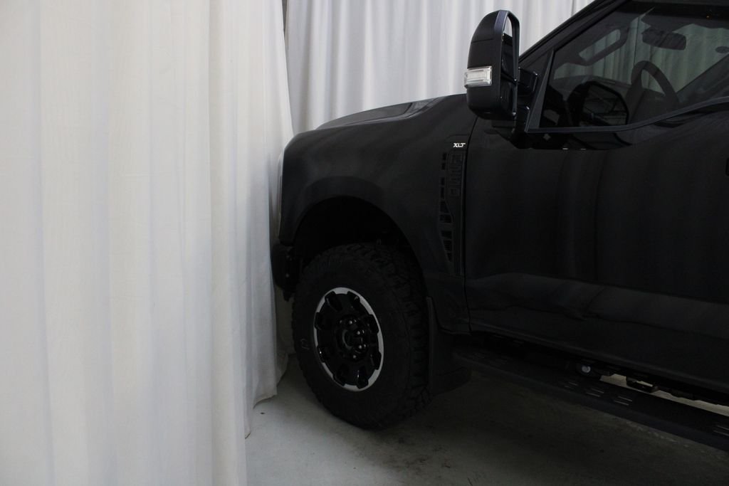 New 2026 Agate Black Metallic Ford XLT image 30
