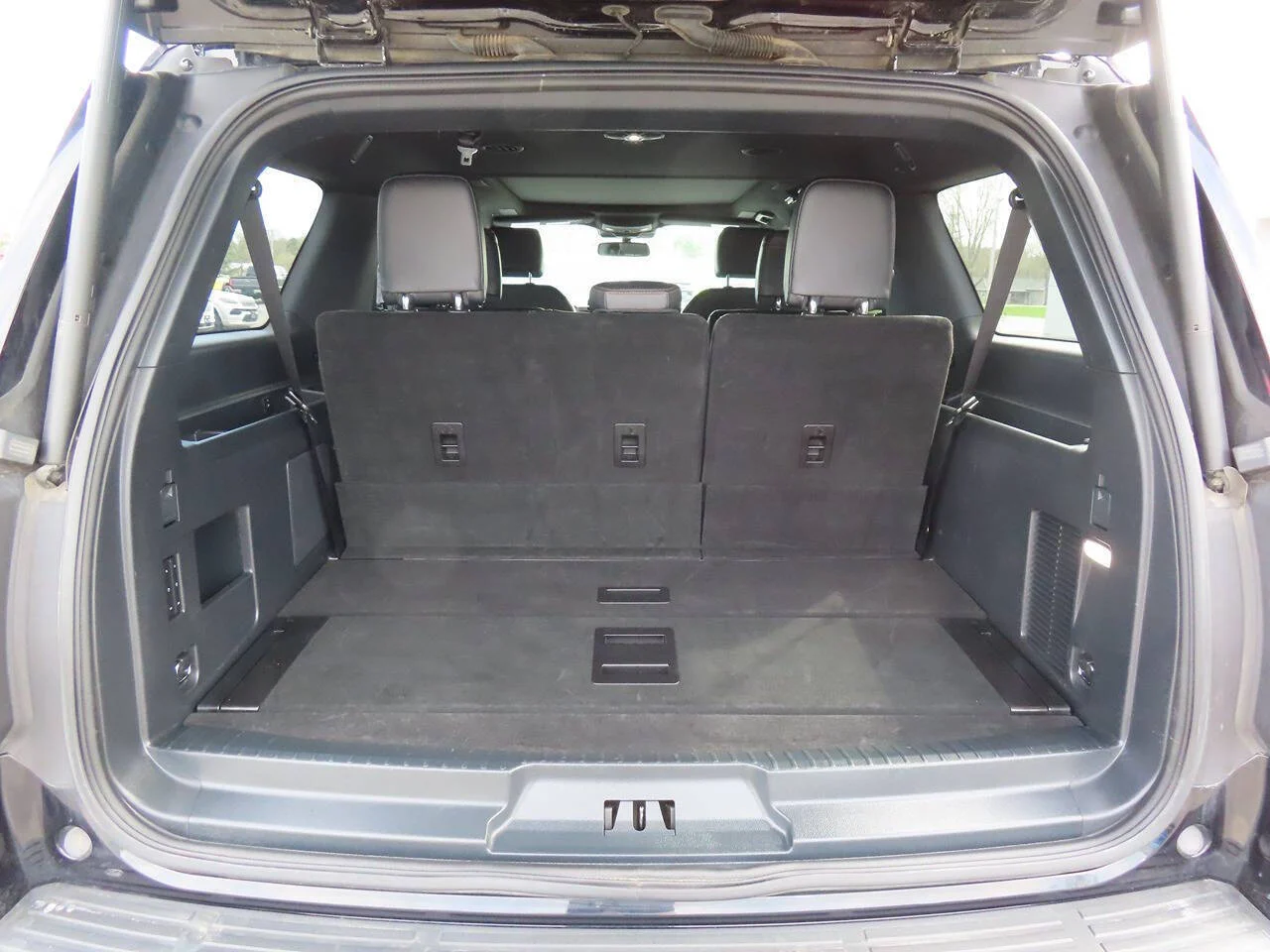 Used 2023 Agate Black Ford Platinum 4x4 4dr SUV image 7