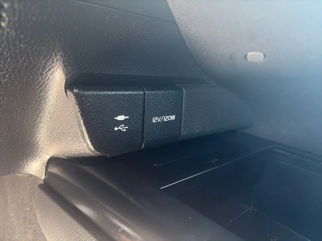 Used 2018 Black Toyota XSE V6 image 39