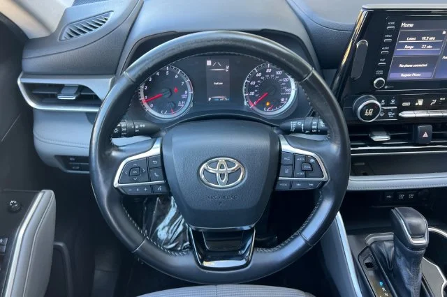 Used 2021 Gray Toyota LE image 16