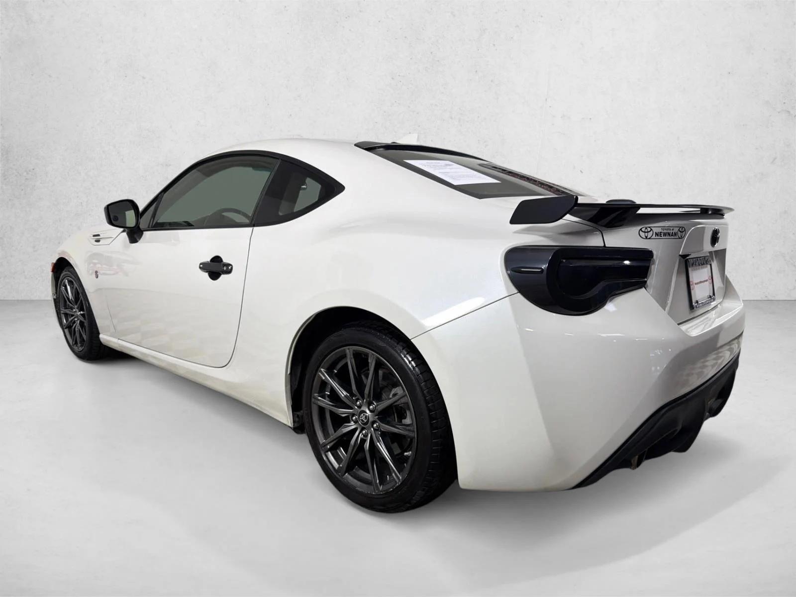 Used 2017 White Toyota  image 5