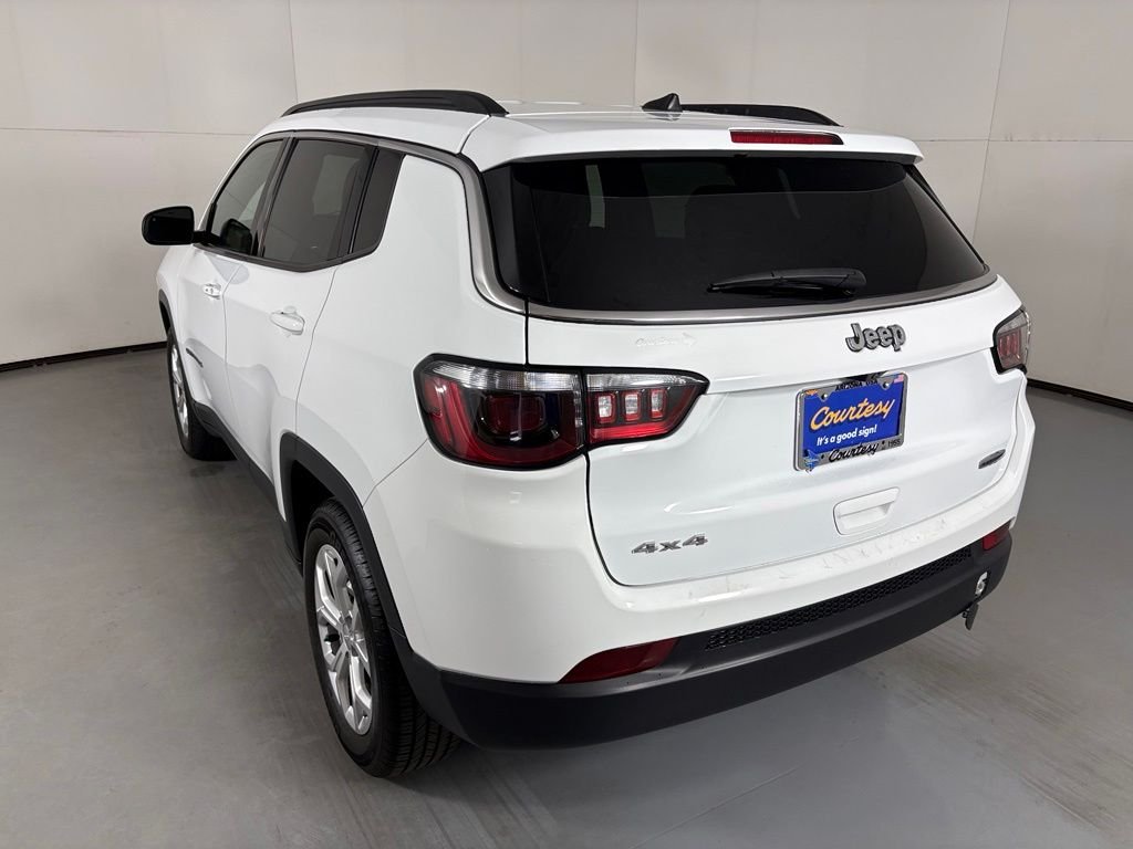 Used 2024 White Jeep Latitude image 6