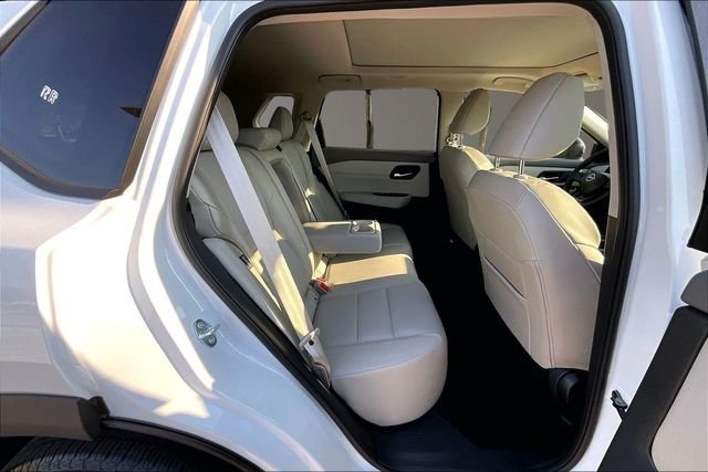 New 2026 Everest White Pearl TriCoat Nissan Dark Armor™ image 10