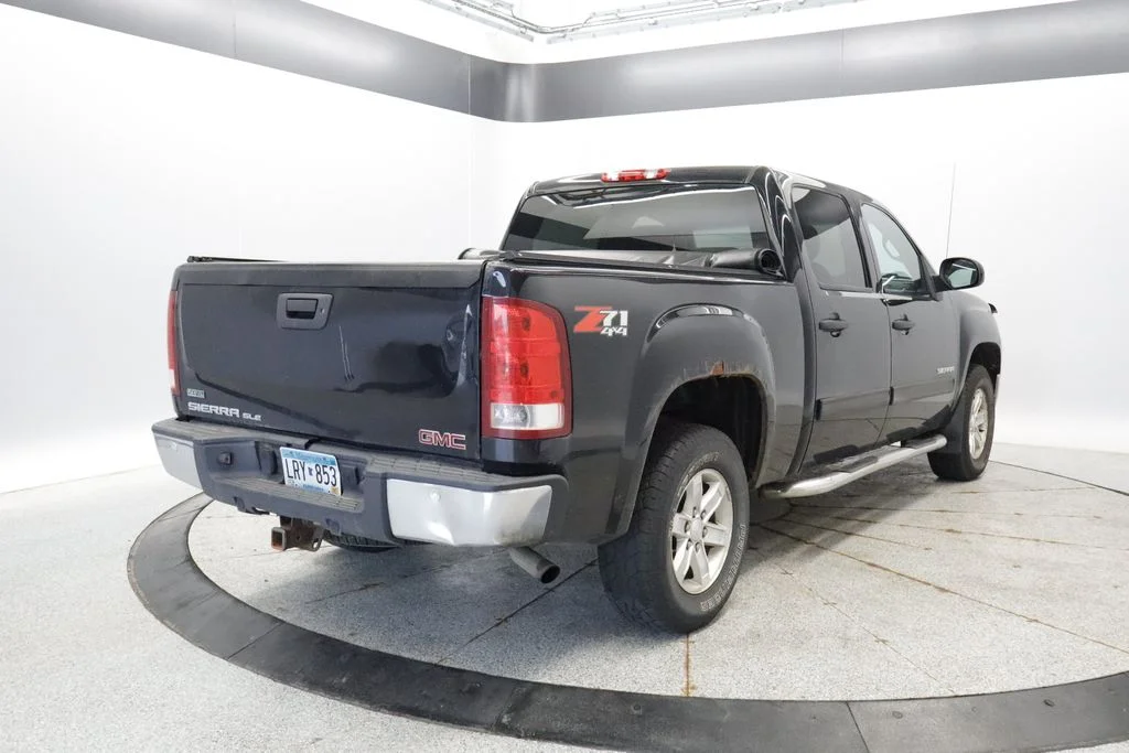 Used 2011 Black GMC SLE image 5
