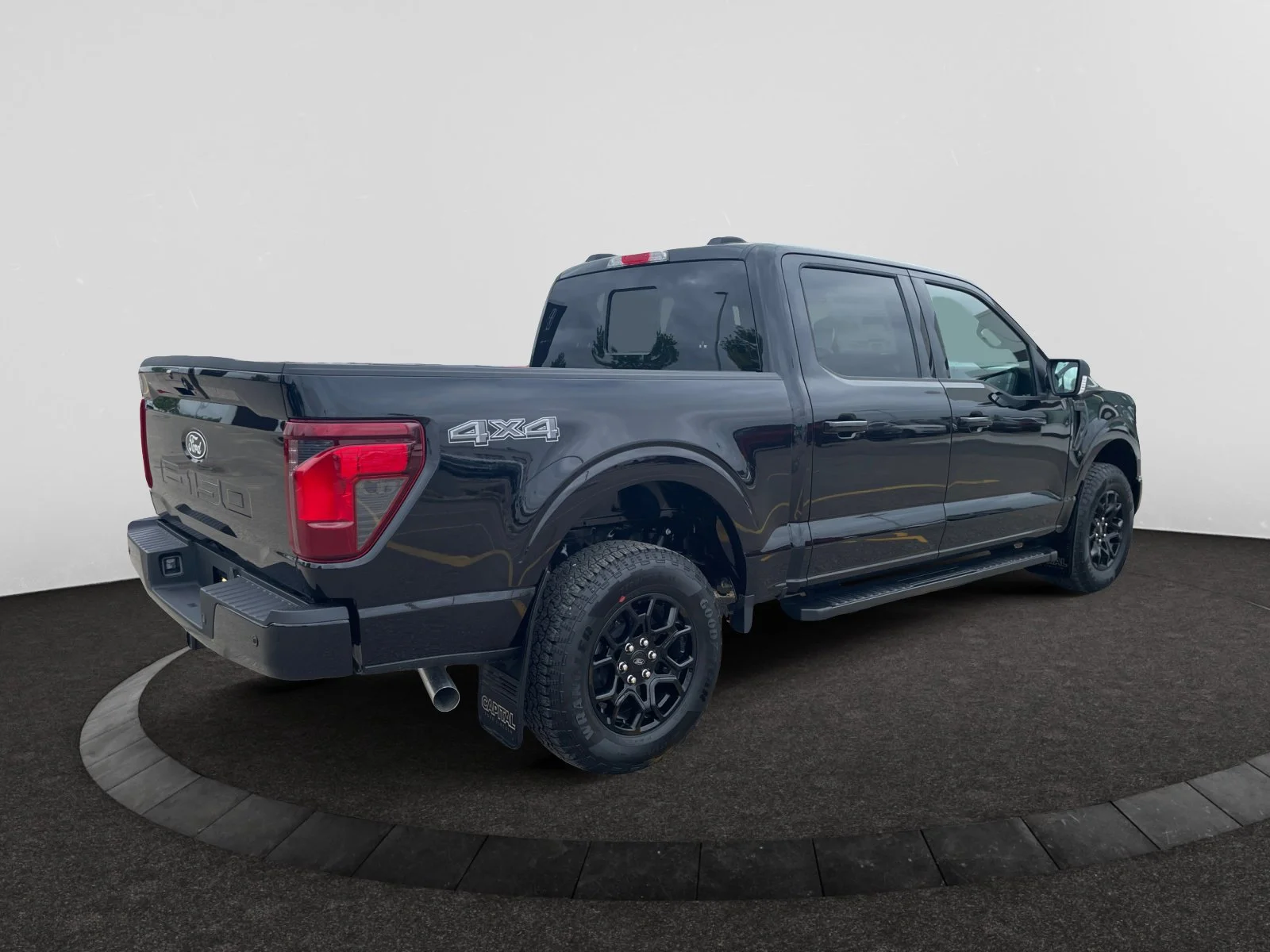 New 2026 Agate Black Metallic Ford XLT image 5