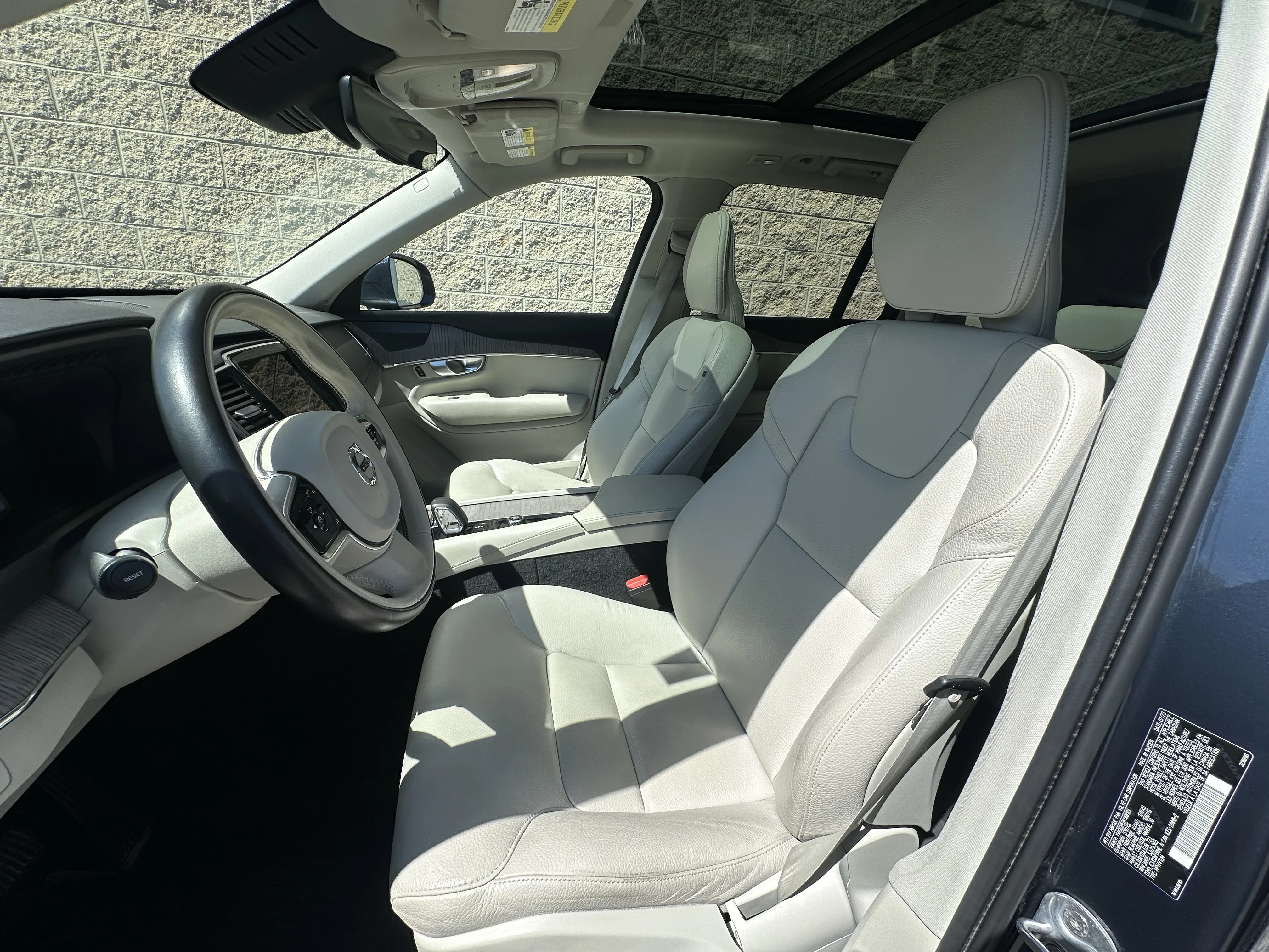 Certified Used 2024  Volvo Plus Bright Theme image 10