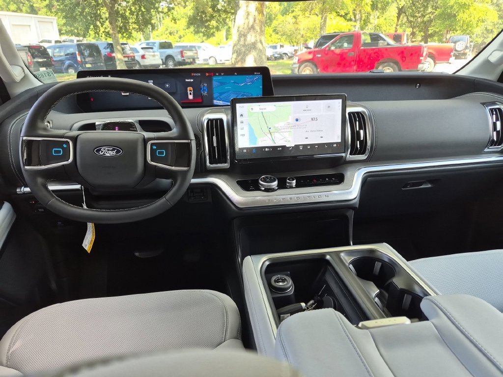 New 2027 Star White Metallic Tri-Coat Ford MAX Platinum image 27