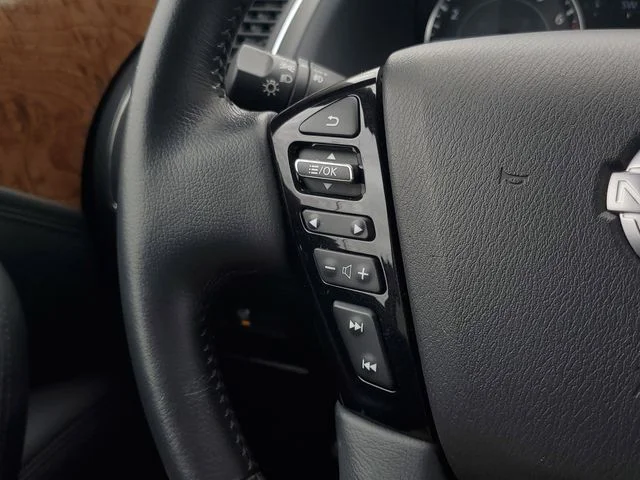 Used 2022 Black Nissan SL image 23