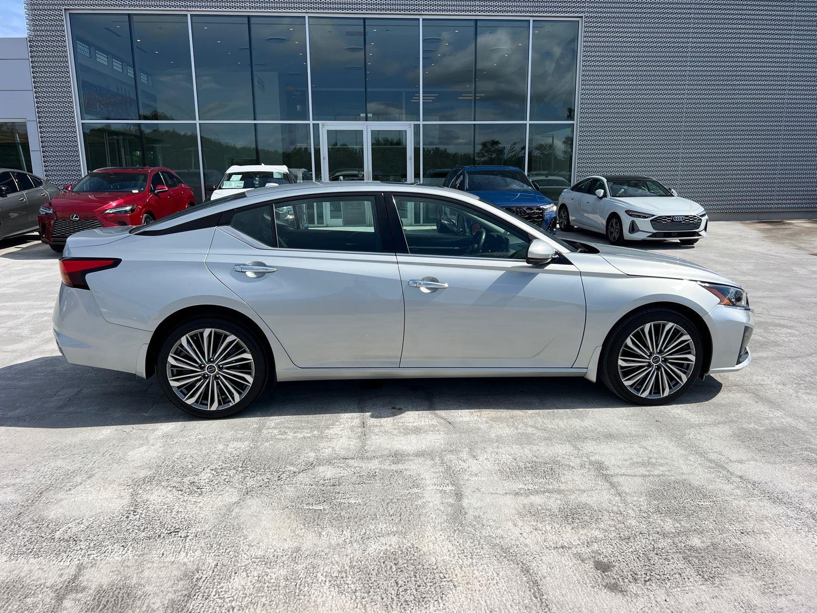 Used 2023 Brilliant Silver Metallic Nissan 2.5 SL image 4