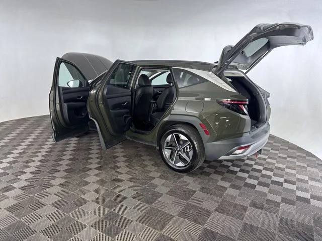 Used 2025 Green Hyundai SEL Convenience image 18