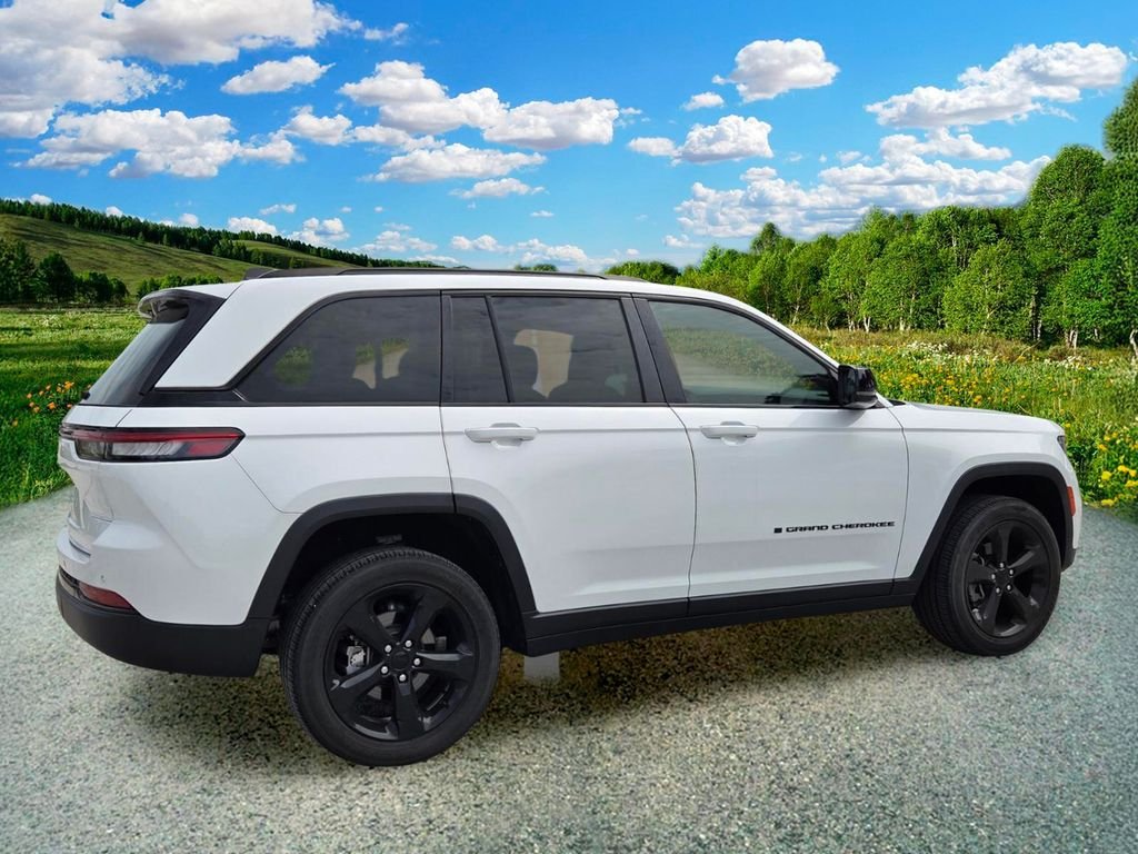 Used 2023 White Jeep Altitude X image 6