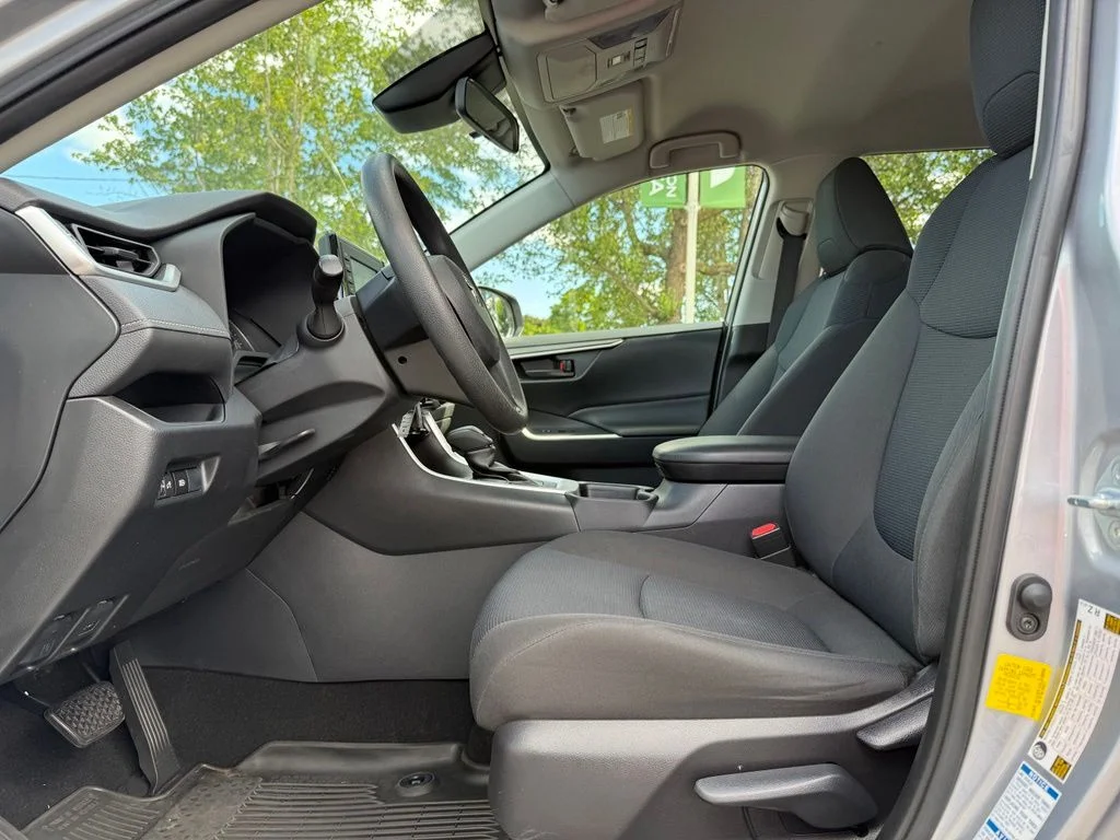 Used 2019 Silver Toyota LE image 12