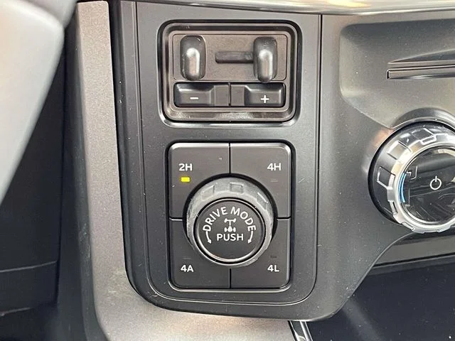 New 2026 Oxford White Ford Lariat® image 29