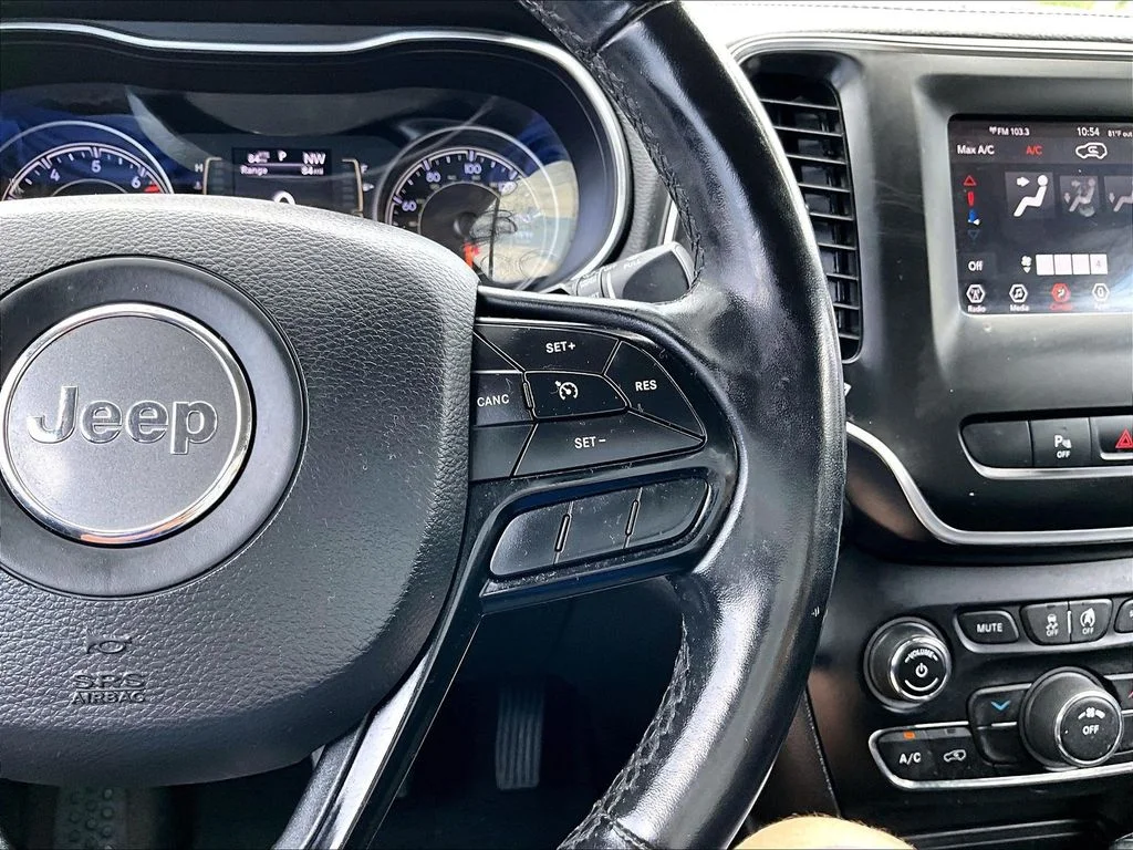 Used 2020 Gray Jeep Latitude Plus image 15