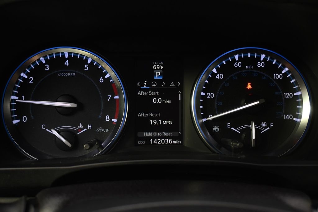 Used 2015 Attitude Black Metallic Toyota XLE V6 image 26