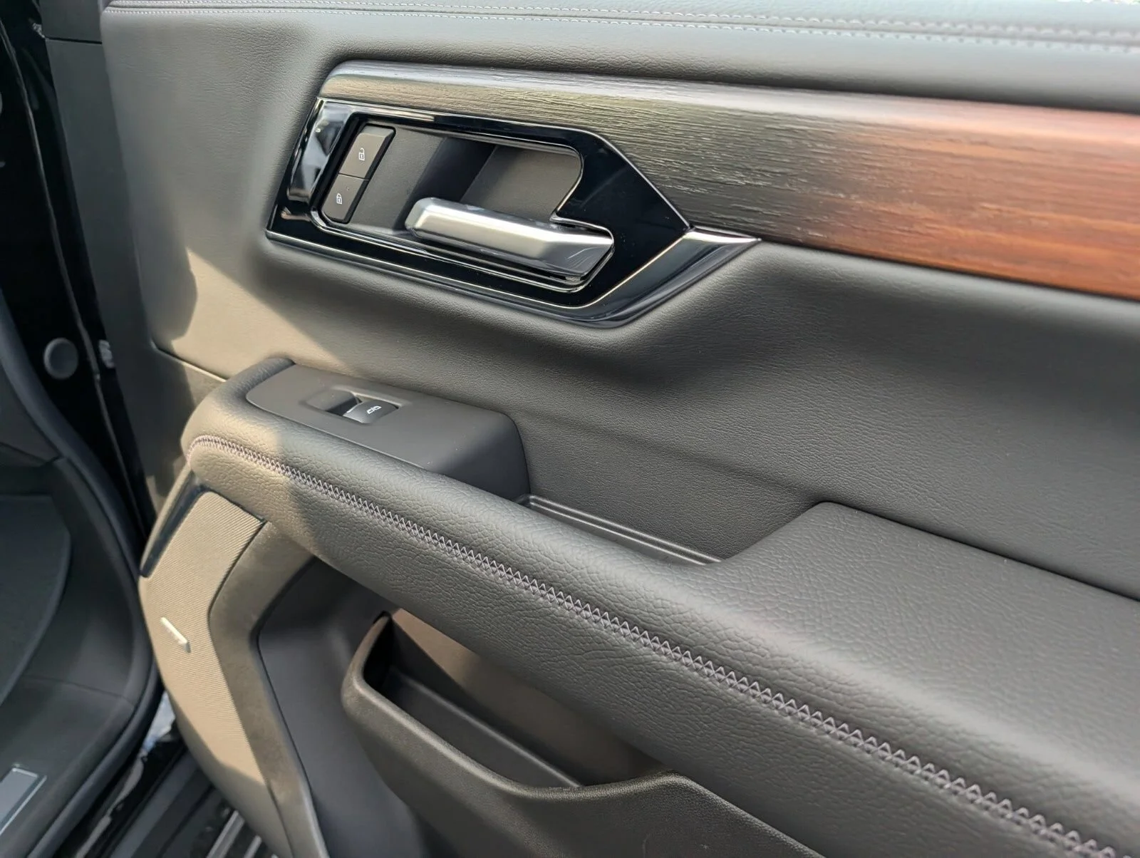 2026 GMC Yukon Denali - Photo 34