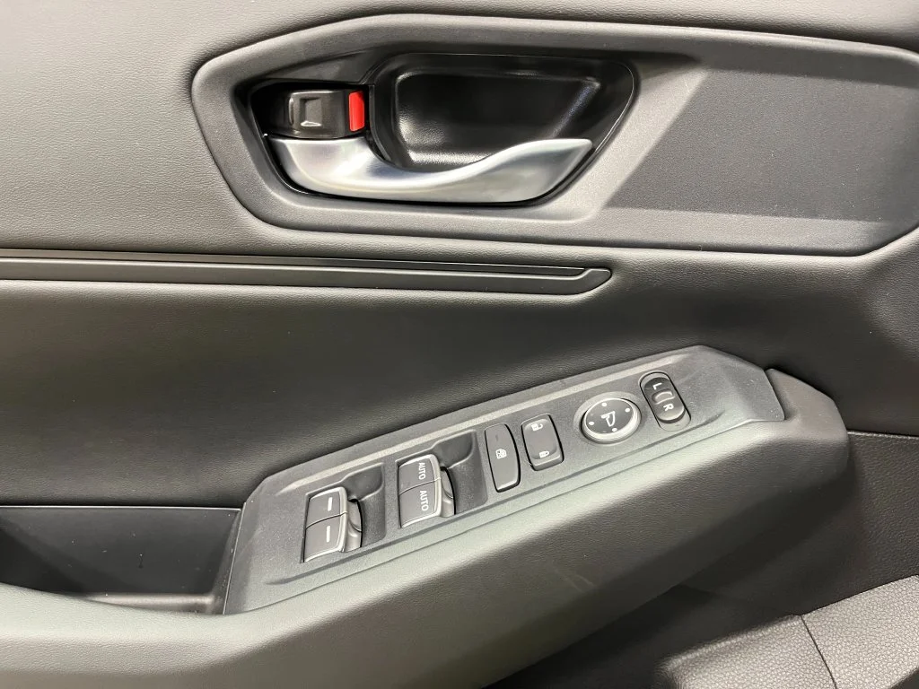 Used 2025  Honda SE image 17