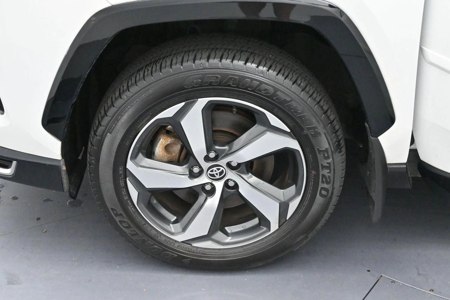 Used 2024 Ice Cap Toyota SE image 33