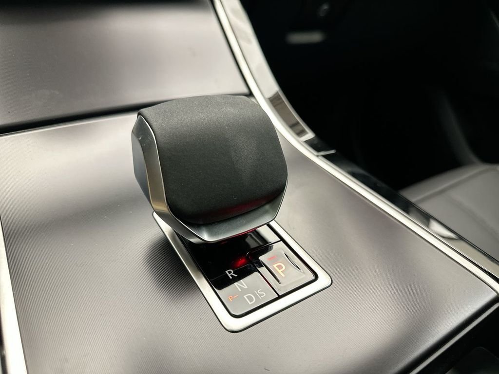 Used 2026 Fuji White Land Rover Dynamic SE image 11