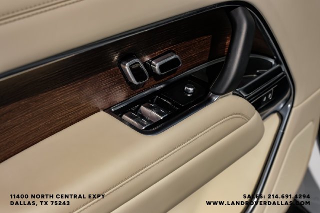 Used 2024  Land Rover SE image 46