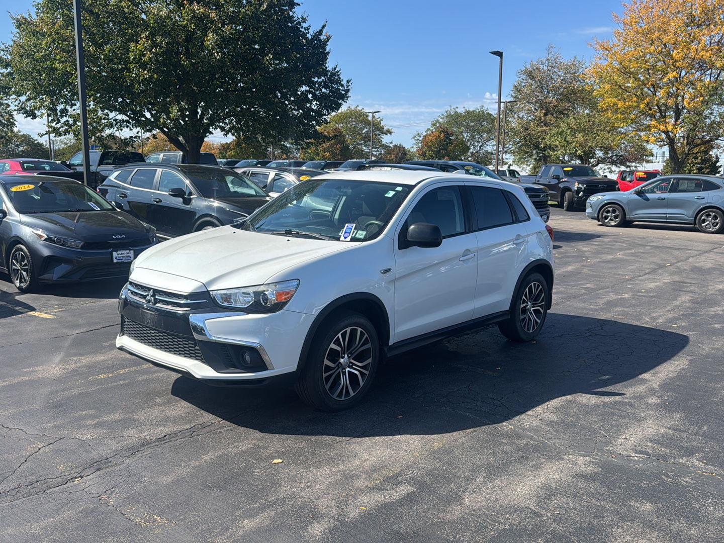 Used 2018 Diamond White Pearl Mitsubishi LE 2.0 image 3