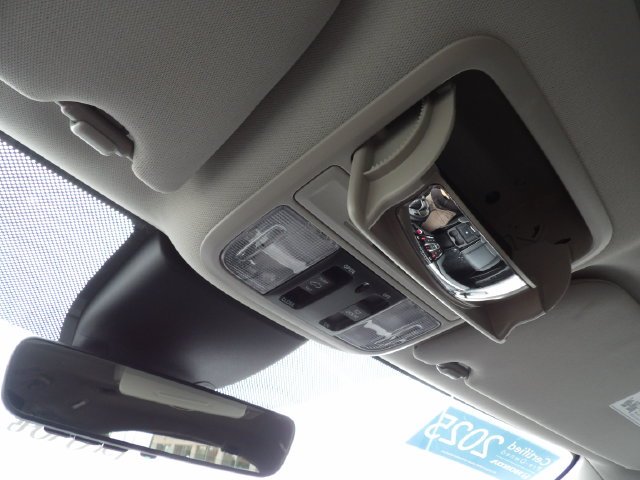 Certified Used 2025 Solar Silver Metallic Honda Touring image 40