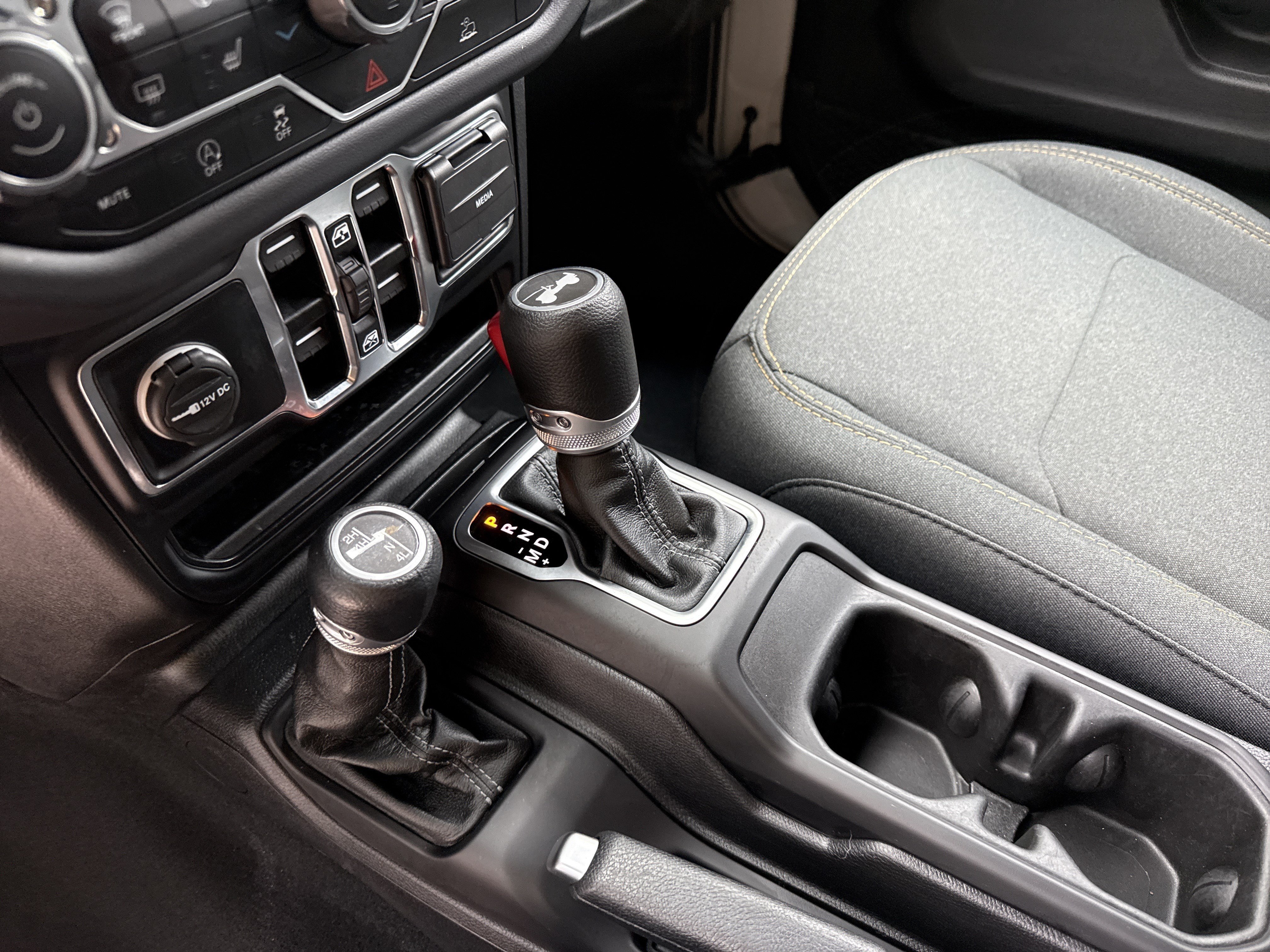 Used 2024 Bright White Clearcoat Jeep Sahara image 31