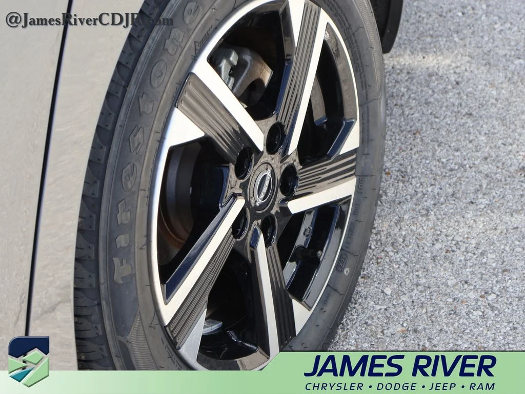 Used 2024 Gray Nissan SV image 37