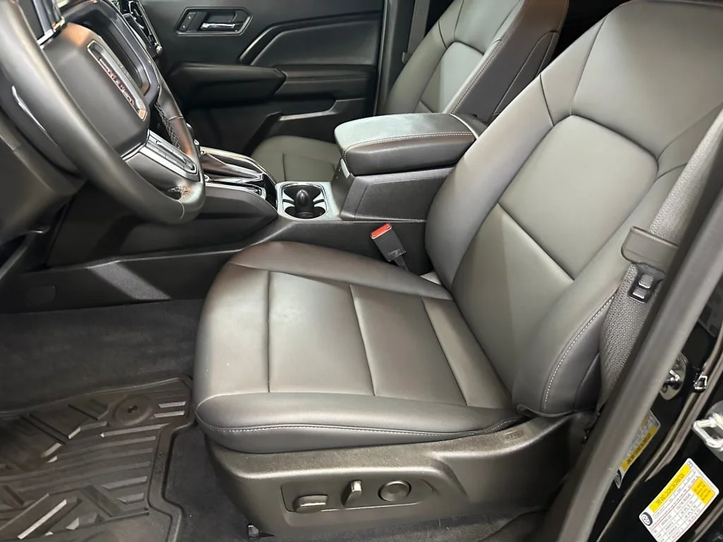 Certified Used 2026 Onyx Black GMC Elevation image 5
