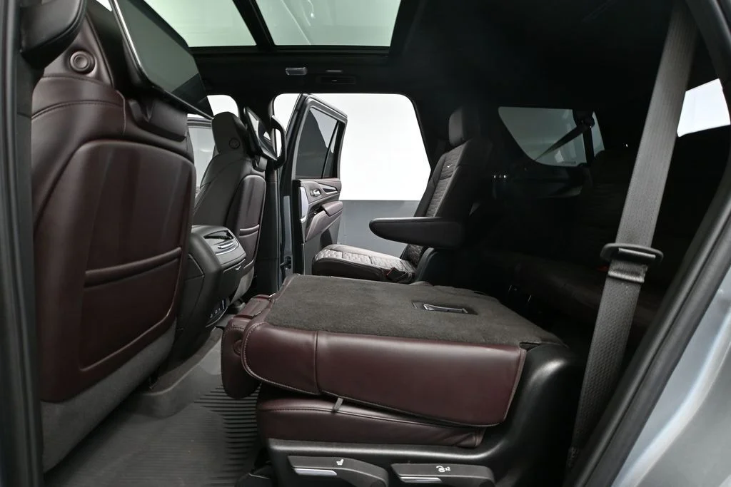 2024 Cadillac Escalade V-Series - Photo 35