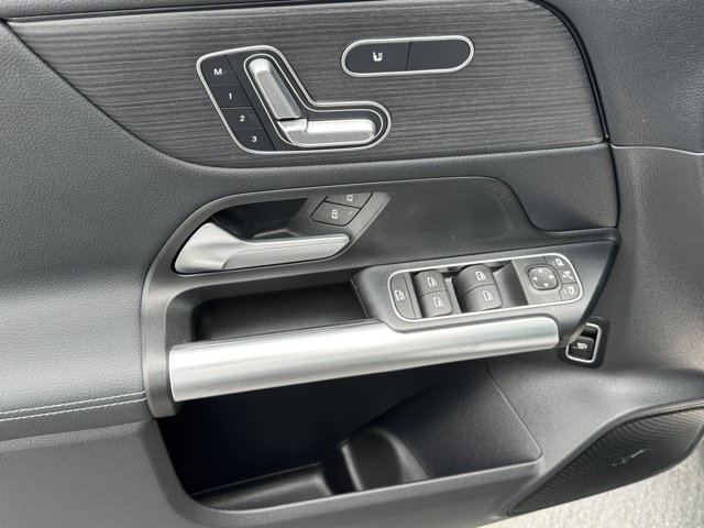 Used 2026 Mountain Grey Metallic Mercedes-Benz GLA 250 image 19
