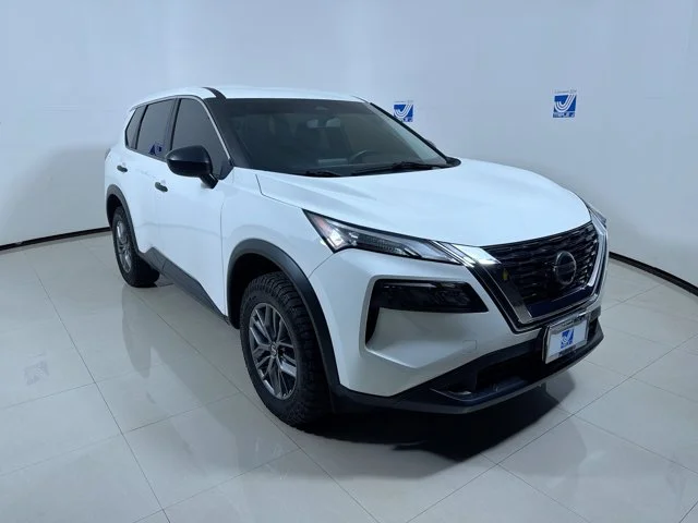 Used 2021 White Nissan S image 2