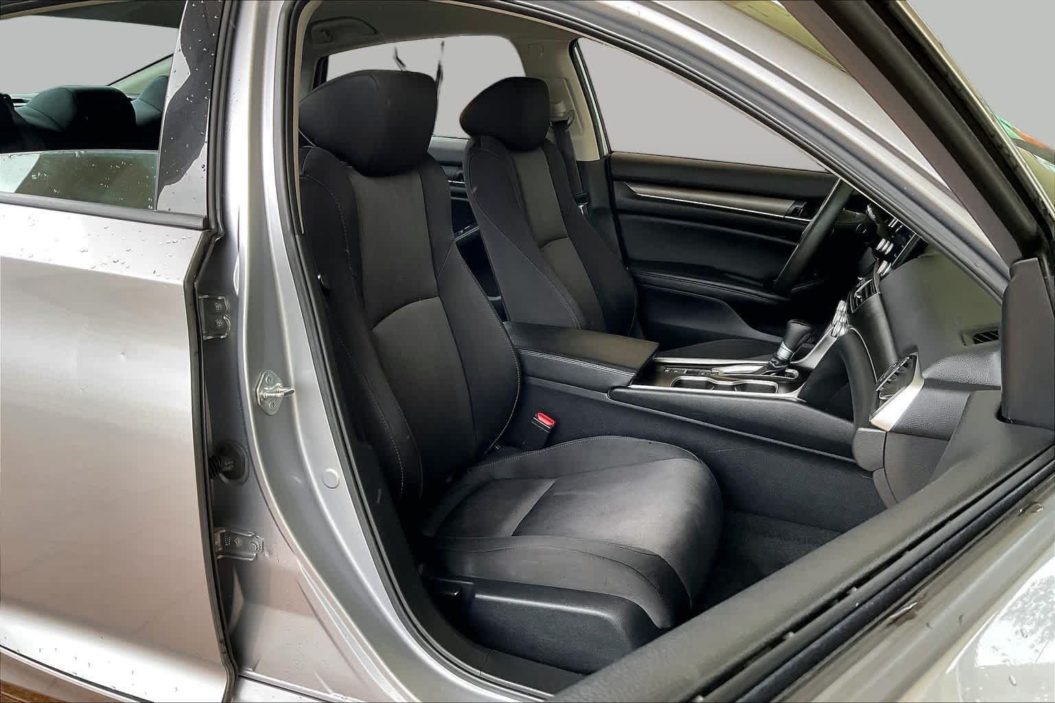 Used 2021 Lunar Silver Metallic Honda LX image 8