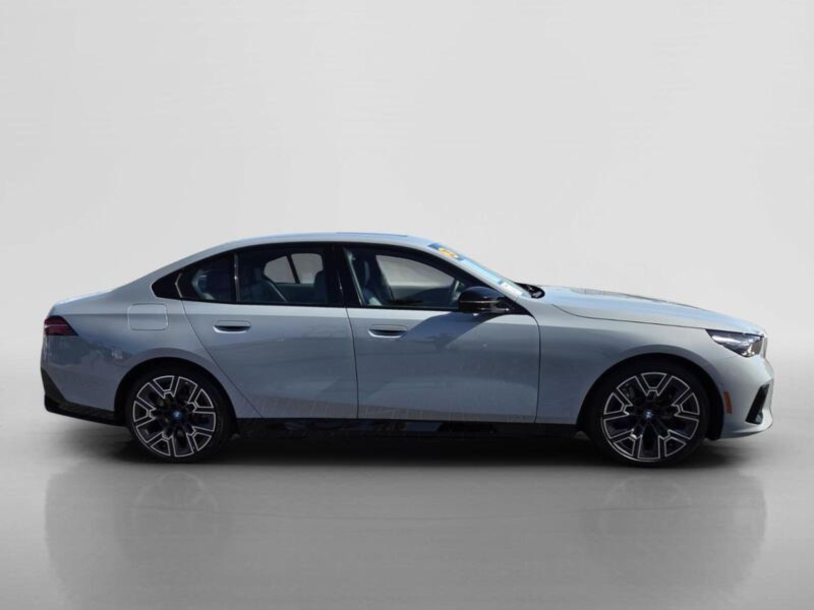 2025 BMW i5 M60 - Photo 6