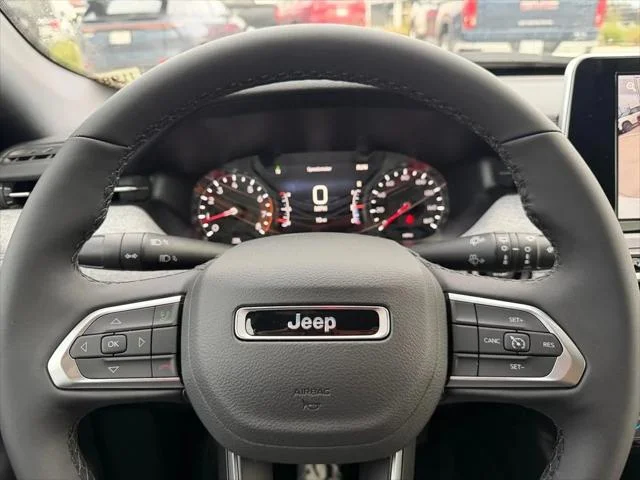 New 2026 Bright White Clear-Coat Exterior Paint Jeep Latitude image 23