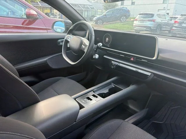 Used 2024 Onyx Black Hyundai SE image 12