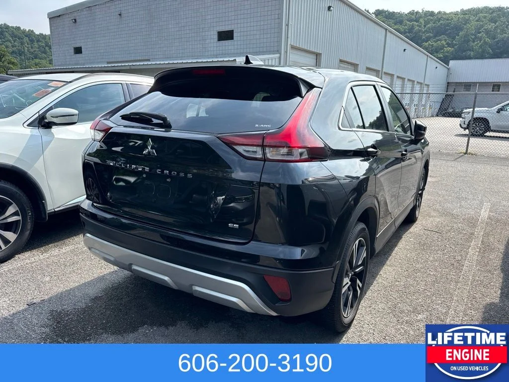 Used 2025  Mitsubishi SE image 8