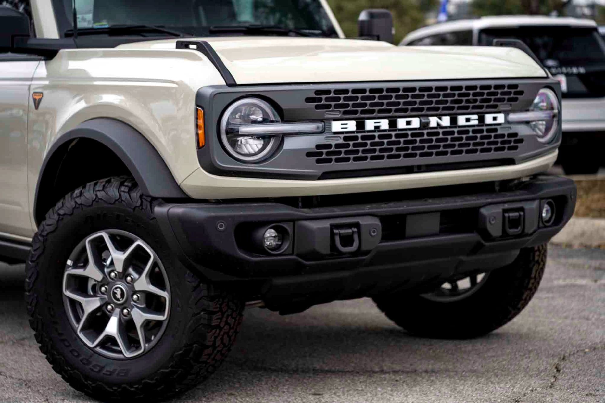 New 2025 Desert Sand Ford Badlands image 3