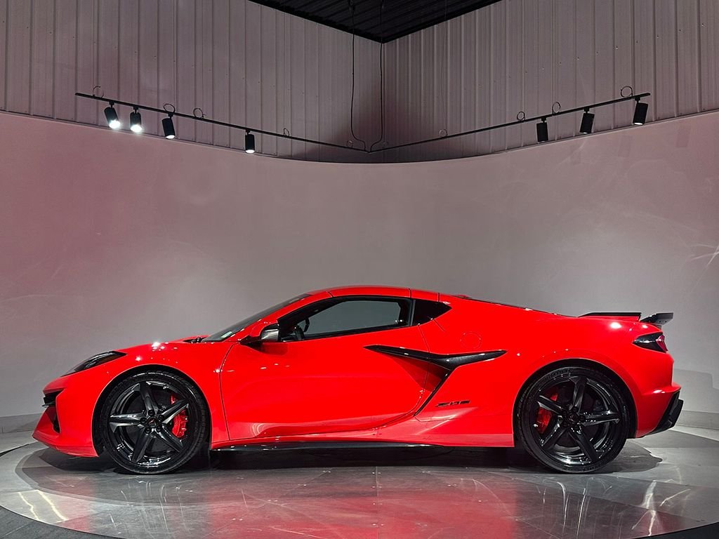 Used 2024 Red Chevrolet Z06 image 12