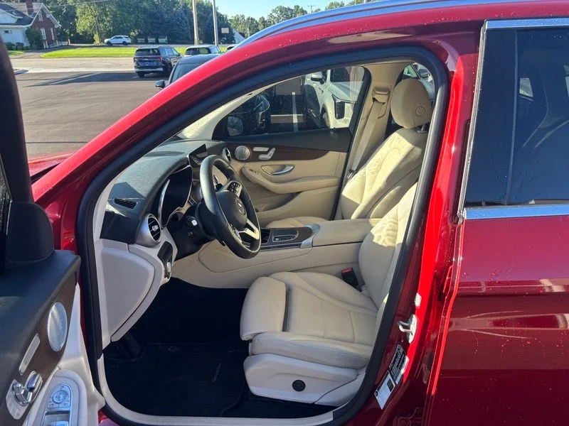 Used 2021 Red Mercedes-Benz GLC 300 image 9