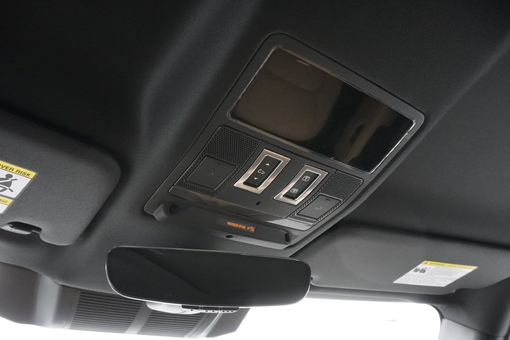 New 2026 Fuji White Land Rover X-Dynamic SE image 16