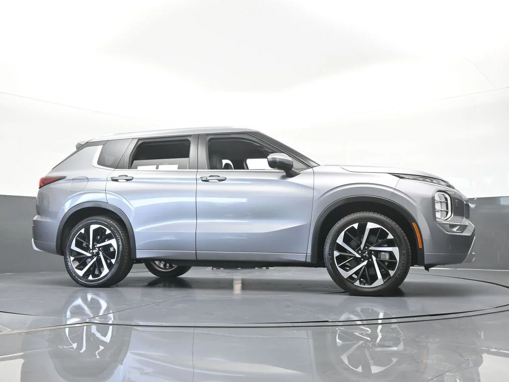 Used 2022 Silver Mitsubishi SEL image 57