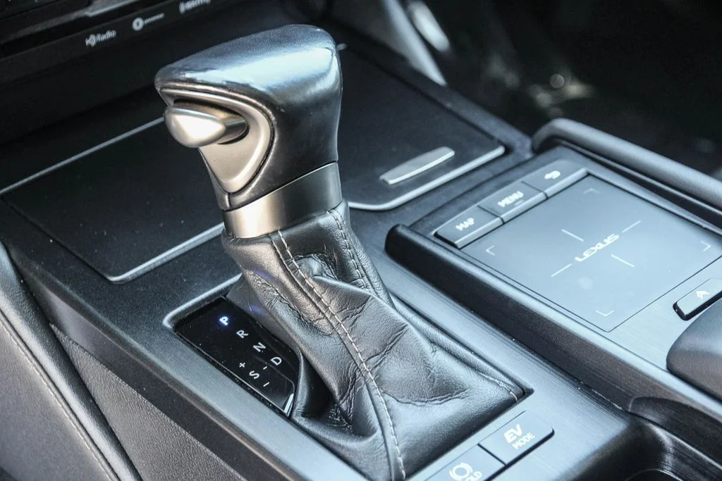 Used 2020 Silver Lexus 300h image 20